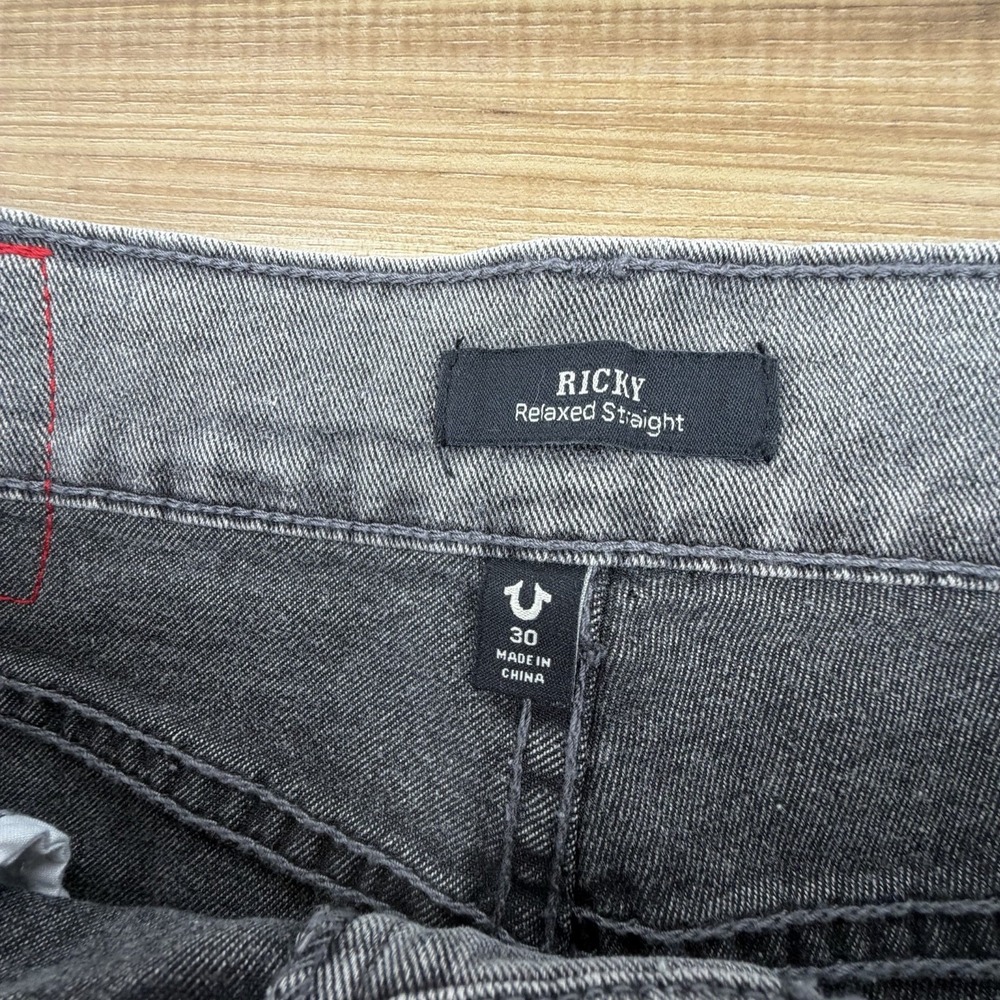 NWT Men's True Religion Ricky Straight Raw Hem Gray Cut Off Shorts Size 30 - Picture 3 of 9